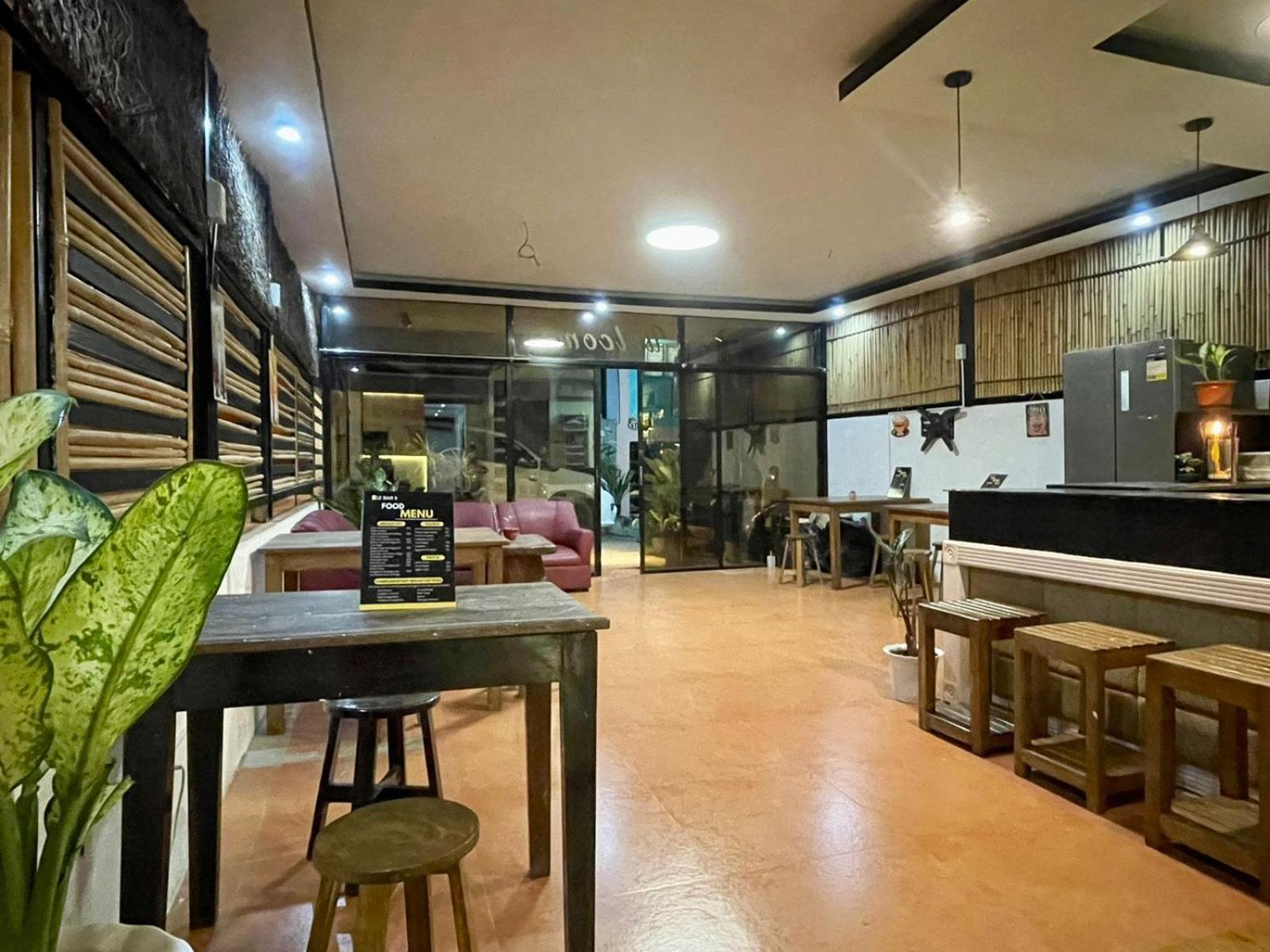 Trail Inn Puerto Princesa Bagian luar foto