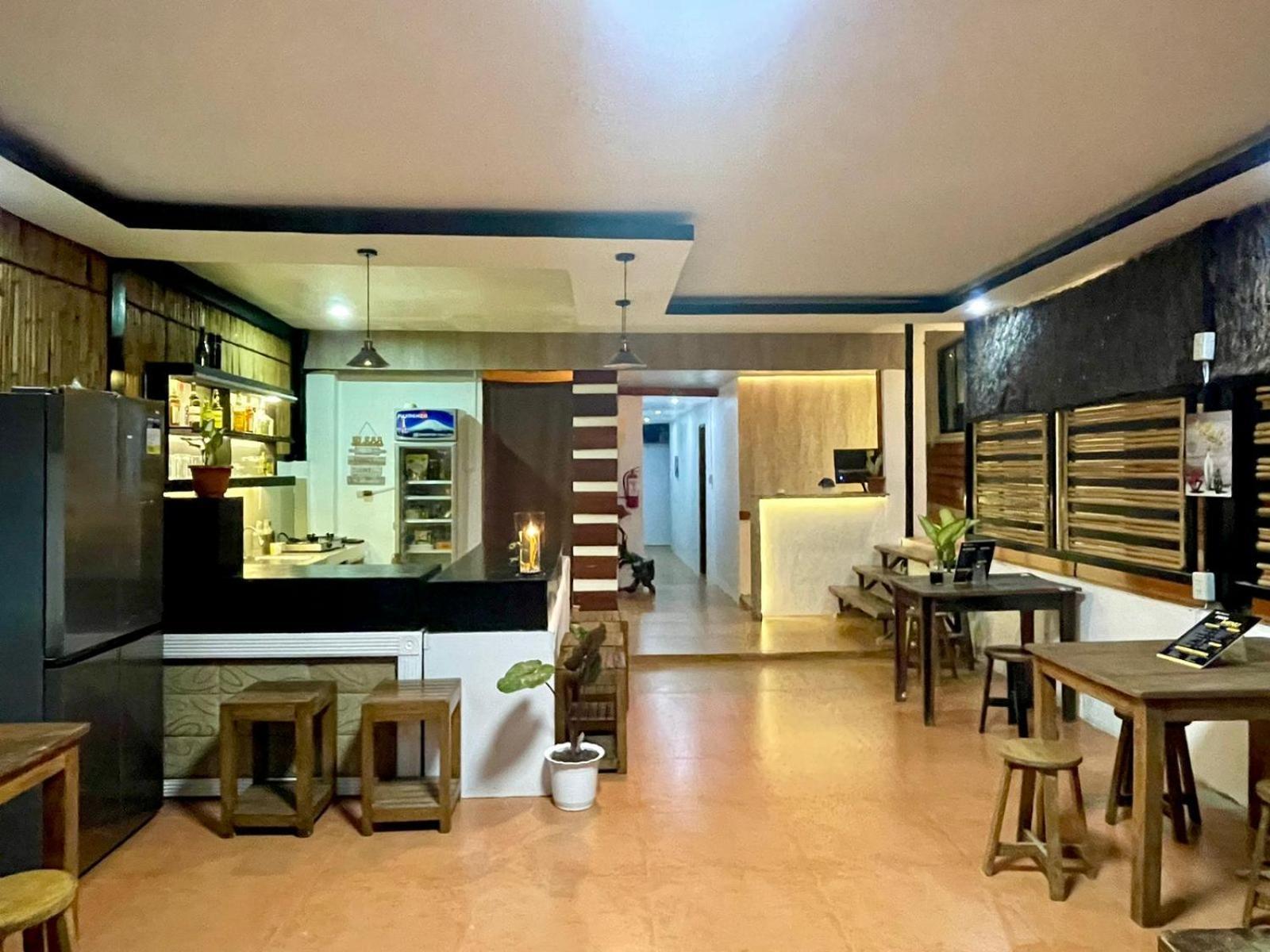 Trail Inn Puerto Princesa Bagian luar foto