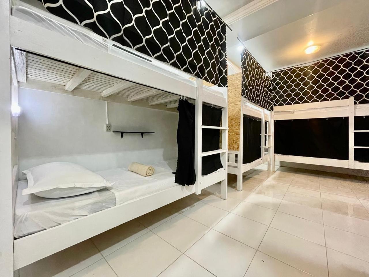 Trail Inn Puerto Princesa Bagian luar foto